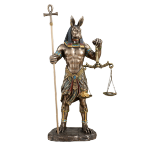Anubis de pie.